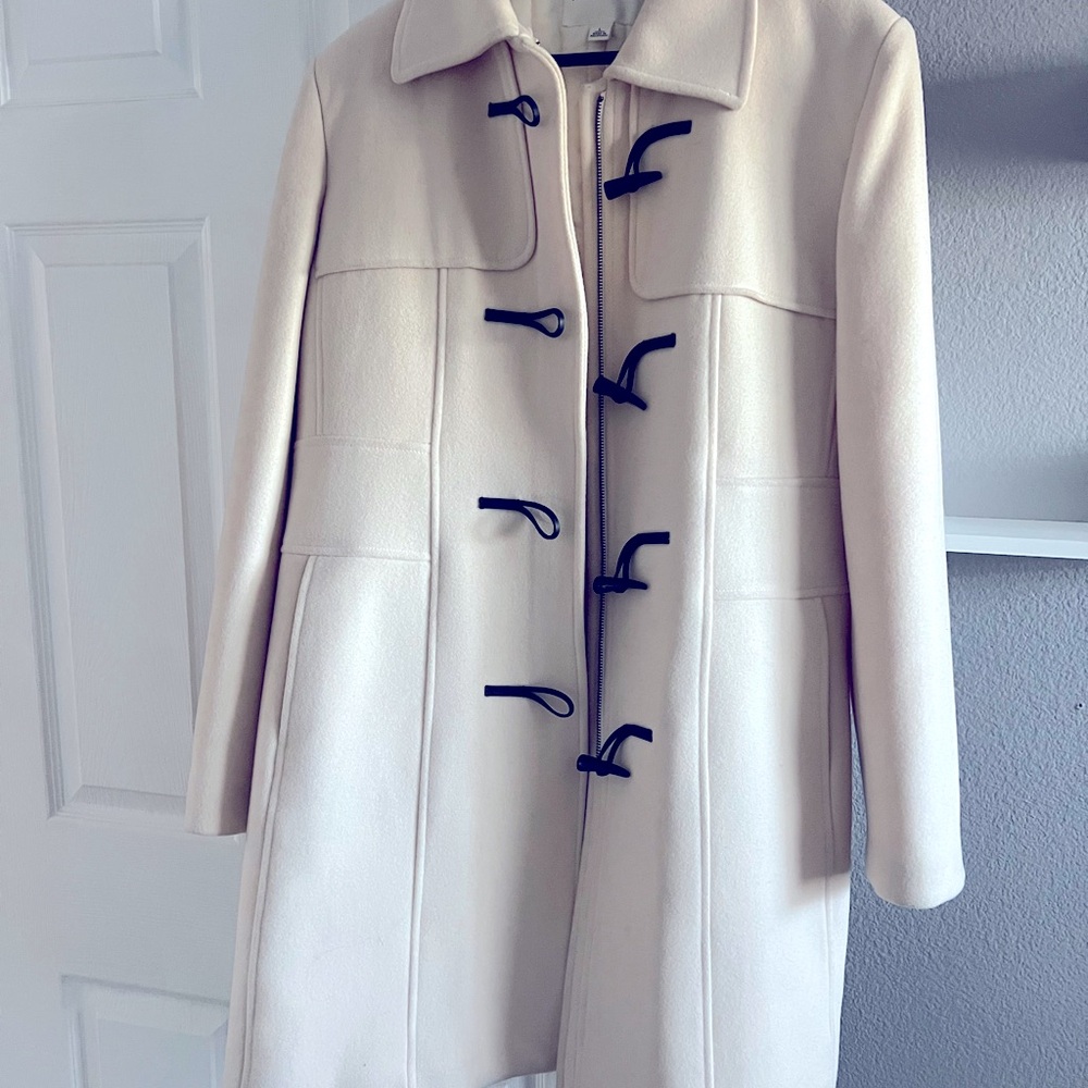 Woman’s beige winter coat size Large.